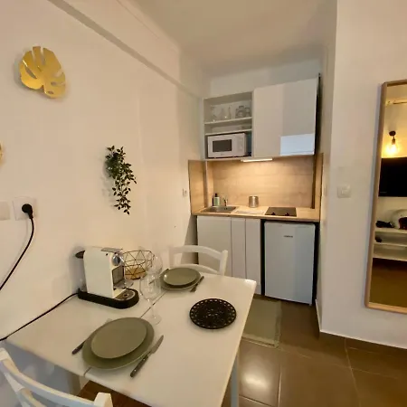 Location Studio Avec Loggia