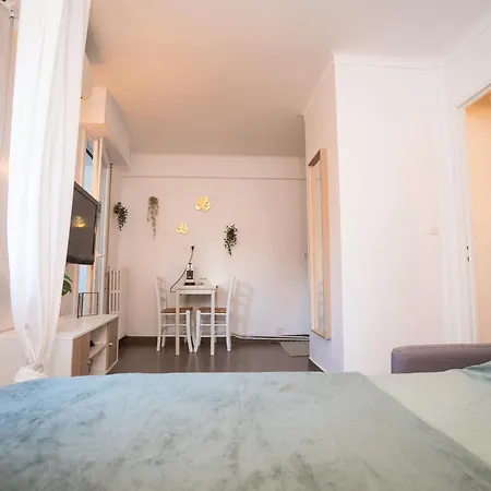 Location Studio Avec Loggia Apartment