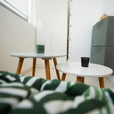 Location Studio Avec Loggia * Antibes